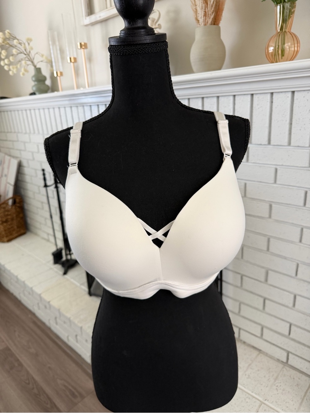 torrid Cream Smooth Molded T-Shirt Bra with Crisscross Front
